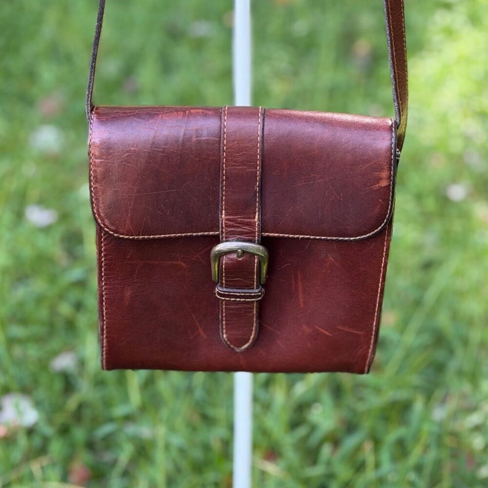 Vintage 90s G.H. Bass Brown Leather Crossbody
